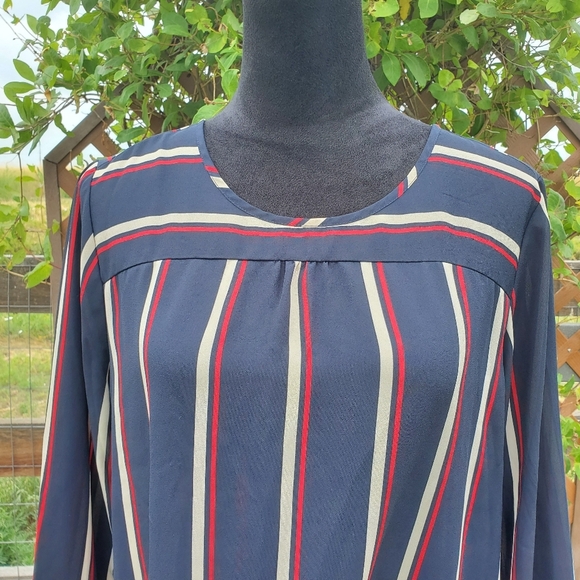 Van Heusen Women's Striped Blouse Size Medium Blue Beige Red - Picture 7 of 13